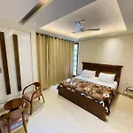 Divine India Service Apartment 4Bhk D-163 Saket