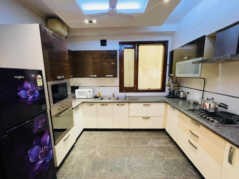 Divine India Service 4bhk D-163 Saket
