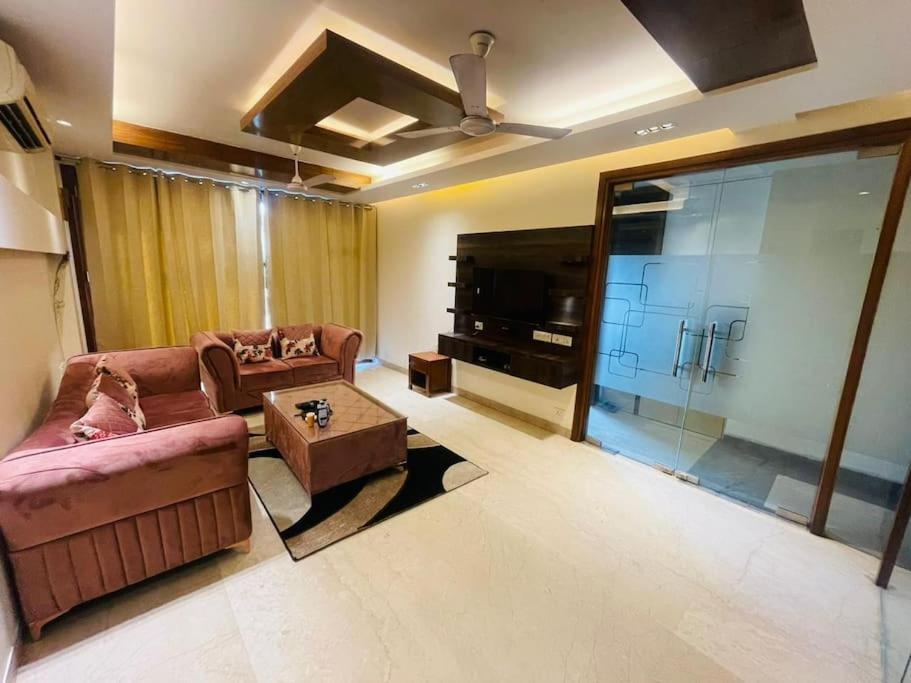 Divine India Service 4bhk D-163 Saket Apartment New Delhi