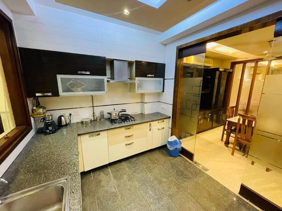 Apartment Divine India Service 4bhk D-163 Saket *
