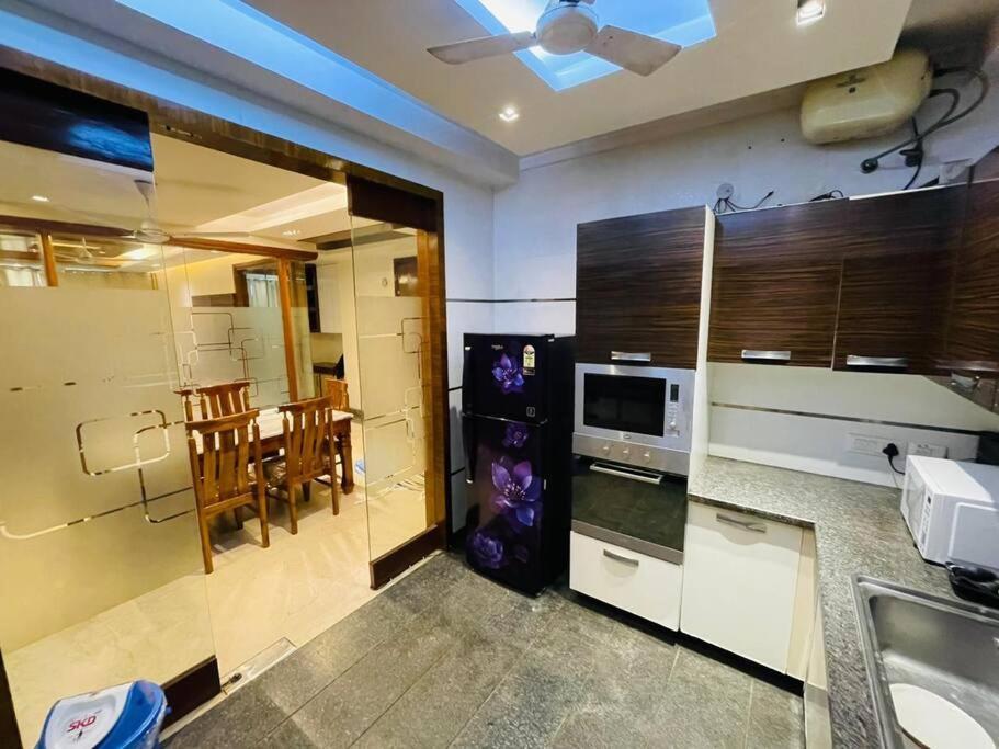 Apartment Divine India Service 4bhk D-163 Saket New Delhi